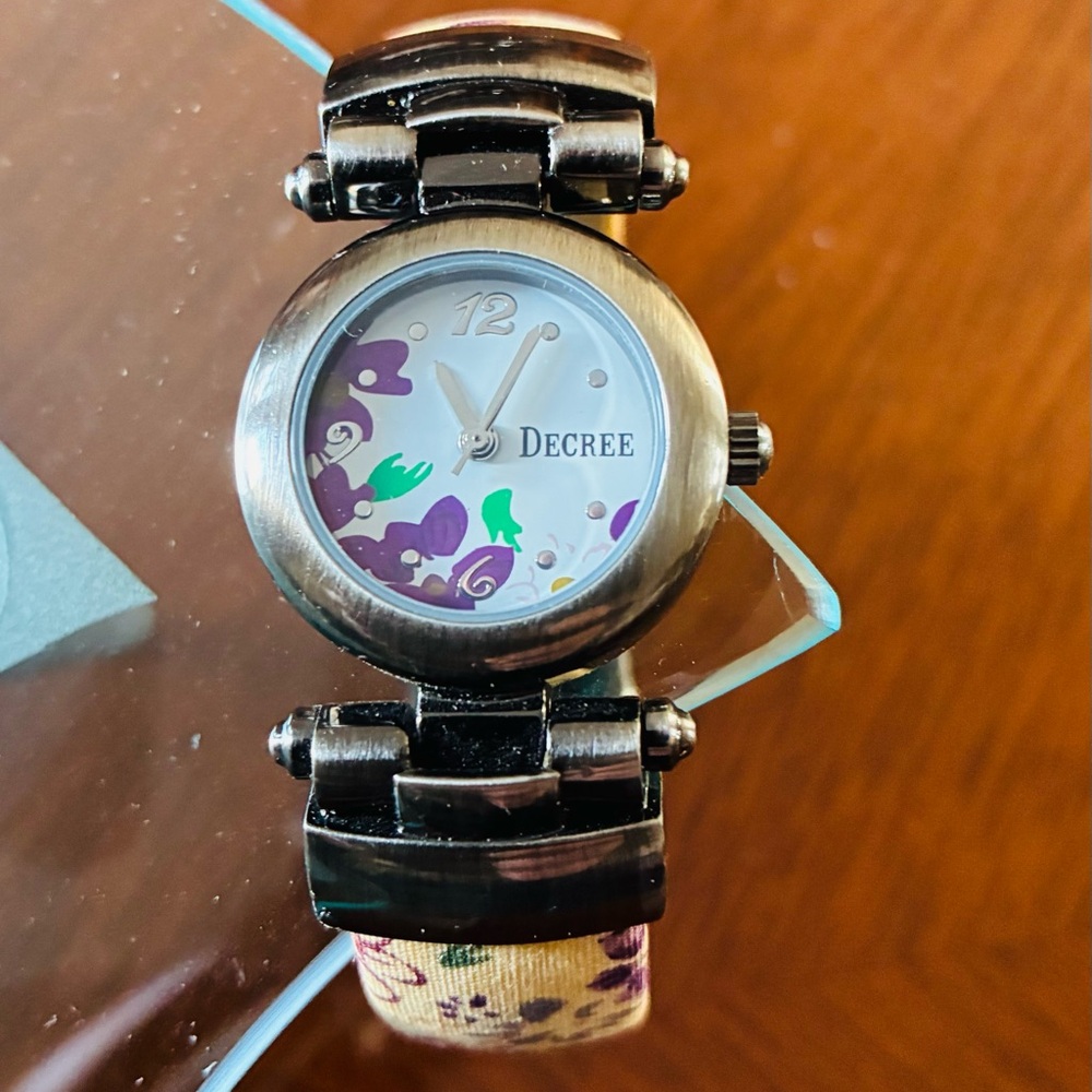 Vintage Decree Watch with Floral Accents